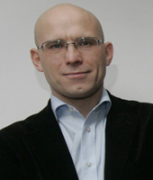 Tomasz Powier�a